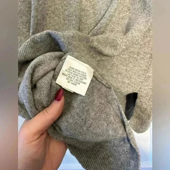 Women’s Vineyard Vines Sweater - Picture 2 of 5